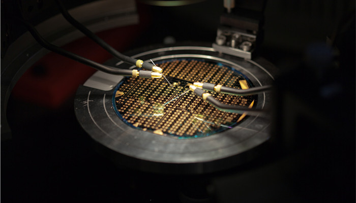 �ߴ�ʯӢ�����ڸ߼�����ҵӦ������� �ҹ��߱���������